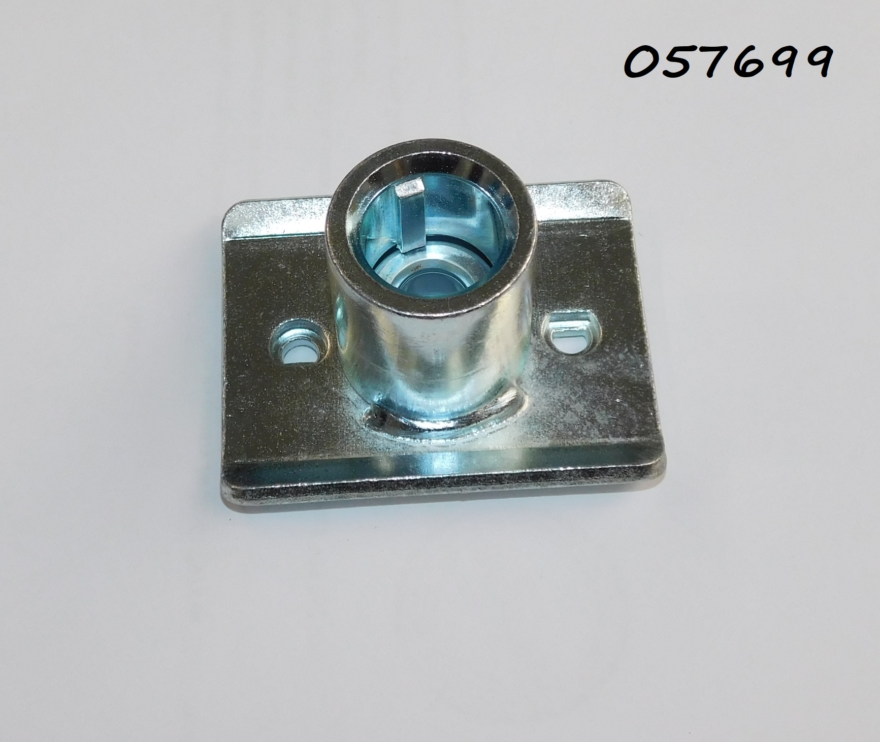 057699